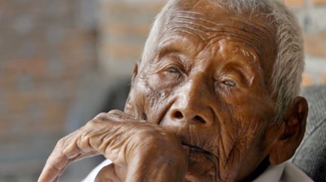 l homme le plus vieux du monde est mort etait il vraiment le doyen de l humanite rtl info
