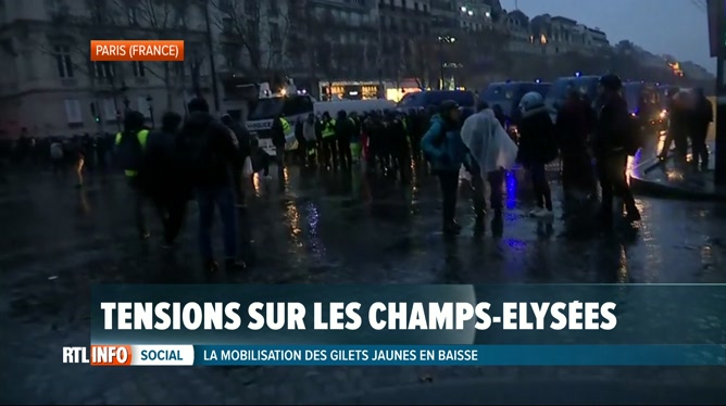 Gilets Jaunes à Paris 3000 Personnes Ont Participé à La Manifestation